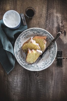Ciambellone sofficissimo alle clementine, panna e pinoli