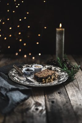 Plumcake speziato alle noci e nocciole con ganache al cioccolato e mou