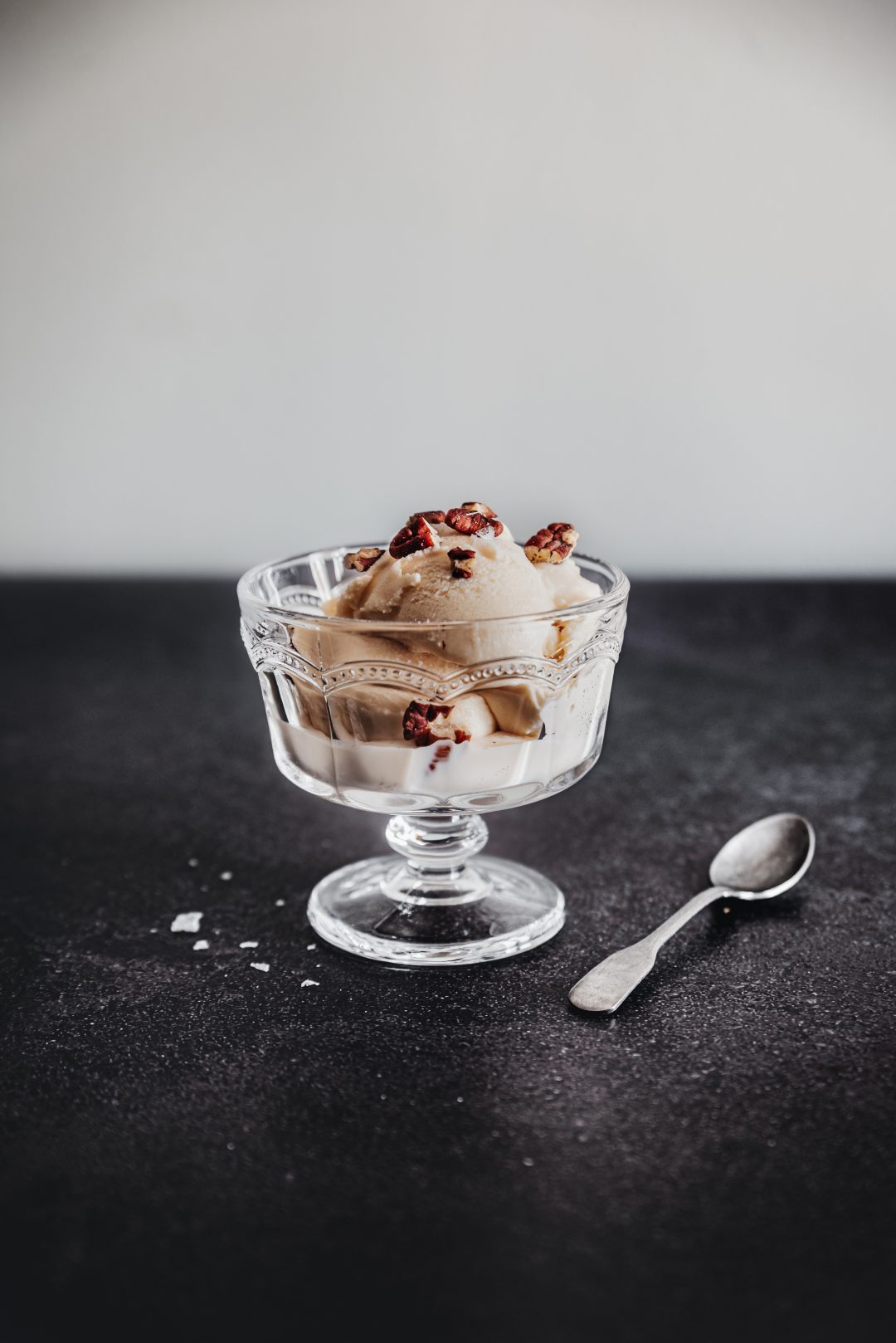 Gelato al burro nocciola con pecan tostate e sale