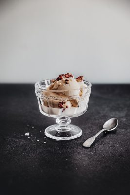 Gelato al burro nocciola con pecan tostate e sale